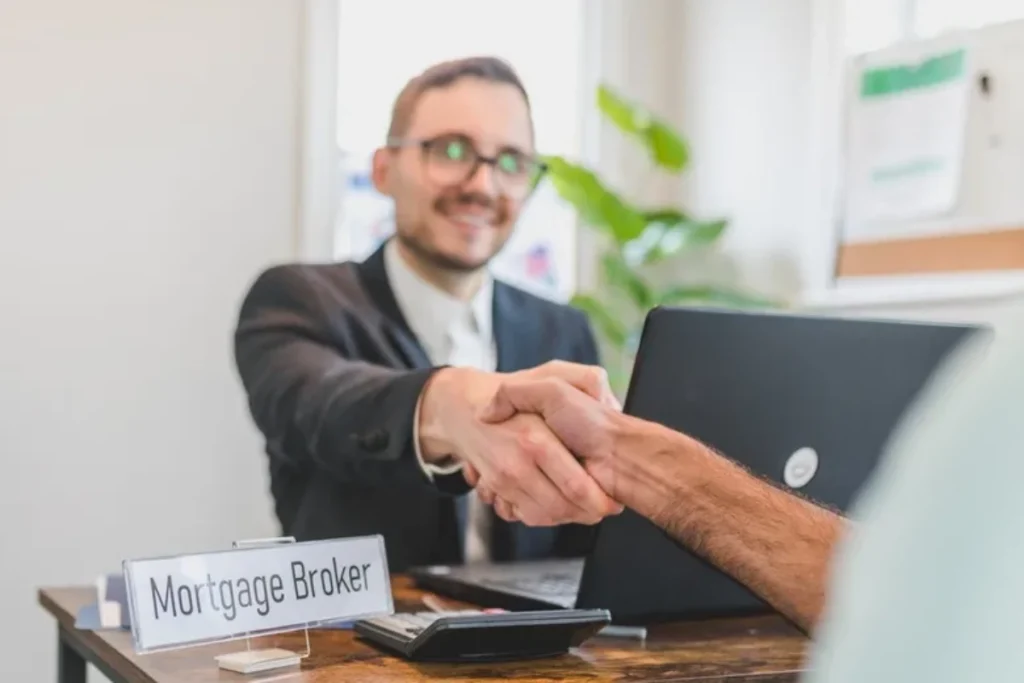 When Should You See A Mortgage Broker?